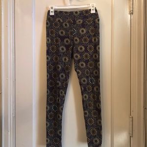 LuLaRoe purple/burgundy floral print OS leggings